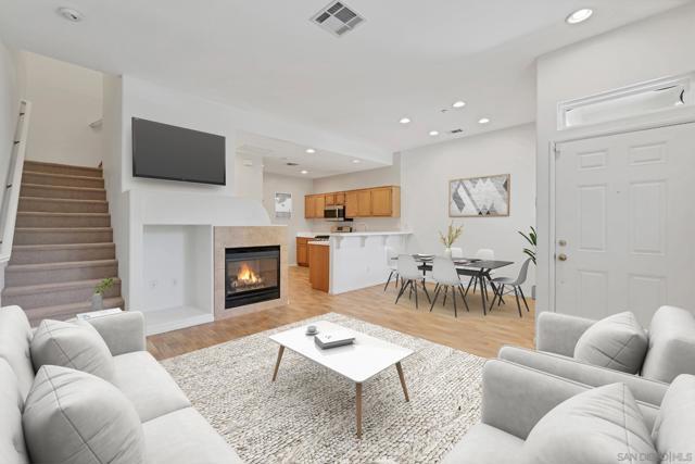 6342 Citracado Cir, Carlsbad CA: https://media.crmls.org/mediaz/6f2aa65a-af8f-4a74-b469-b01c51226633.jpg