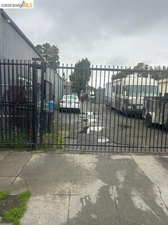 1421 46Th Ave, Oakland CA: https://media.crmls.org/mediaz/6f2b4ae3-50a6-4d7d-848c-4dc94ff8fea1.jpg
