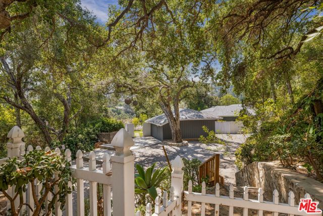 11349 Canton Drive, Studio City CA: https://media.crmls.org/mediaz/6f2b563f-80b0-452b-91d8-e1bee4d6ff1d.jpg