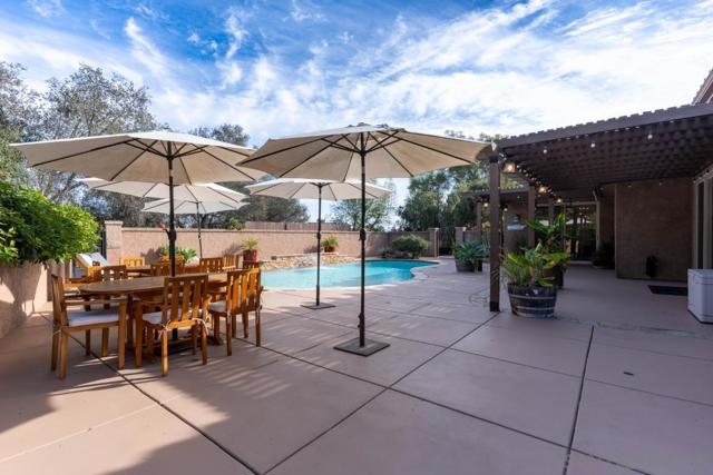 1195 Via Encinos, Fallbrook CA: https://media.crmls.org/mediaz/6f2bc8a7-82a3-4016-93e8-b09a776fba4a.jpg