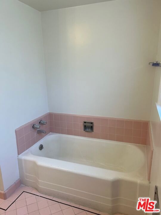 12825 Waddell Street, Valley Village CA: https://media.crmls.org/mediaz/6f2bcaab-e881-4730-aa47-da934c1231ce.jpg
