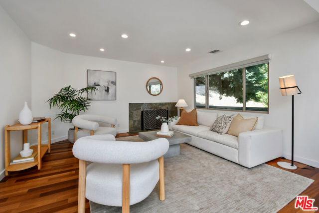 3471 Woodcliff Road, Sherman Oaks CA: https://media.crmls.org/mediaz/6f2bd867-4c73-4091-bb6d-eb1fc31596e4.jpg