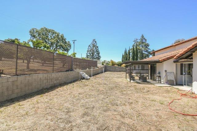 1736 Bellington Lane, Fallbrook CA: https://media.crmls.org/mediaz/6f2ca216-ba87-4751-b27b-10301ab72dc4.jpg