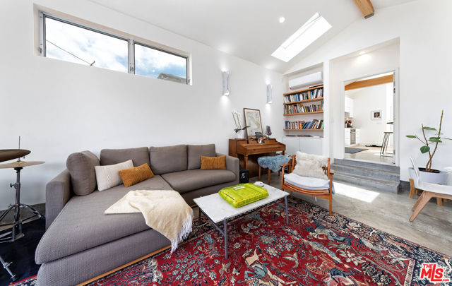 4066 Alla Road, Los Angeles CA: https://media.crmls.org/mediaz/6f2cf363-c928-443a-a257-a333165d8677.jpg