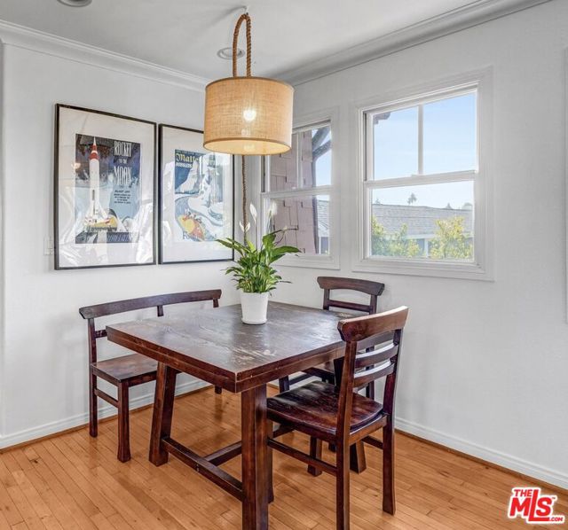 830 E Kensington Road, Los Angeles CA: https://media.crmls.org/mediaz/6f2cfb23-65e3-4a63-95ac-d59e2597e7fa.jpg