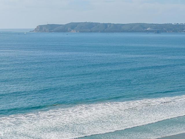 1810 Avenida Del Mundo, Coronado CA: https://media.crmls.org/mediaz/6f2d398d-36c4-4412-a20b-5d83e62823db.jpg