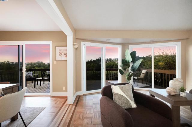 3218 Oakes Dr, Hayward CA: https://media.crmls.org/mediaz/6f2d6c78-a2a3-4679-bffa-380ec3b54306.jpg