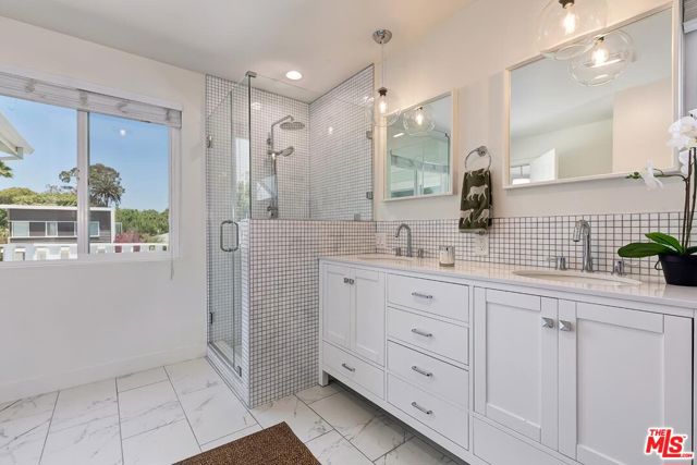 4417 Campbell Drive, Los Angeles CA: https://media.crmls.org/mediaz/6f2d9b0b-9236-4f92-b2aa-7f7a2a5bb920.jpg