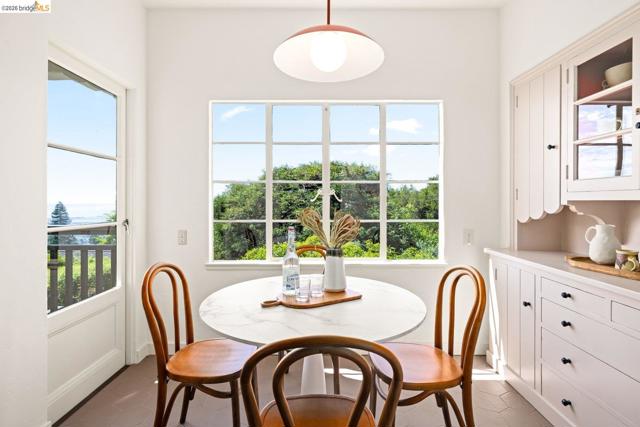 636 Euclid Ave, Berkeley CA: https://media.crmls.org/mediaz/6f2dba4e-14fc-46e6-94b1-b0d849dc464a.jpg