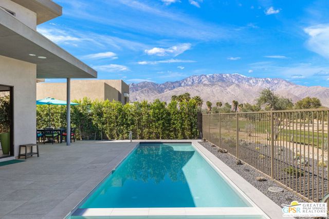 4321 Lumina Way, Palm Springs CA: https://media.crmls.org/mediaz/6f2eb377-5133-465c-a93d-edf05432e865.jpg