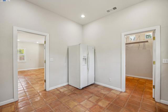 628 Saint Mary St, Pleasanton CA: https://media.crmls.org/mediaz/6f2f18b5-bb34-444e-9637-44492e72c9f2.jpg