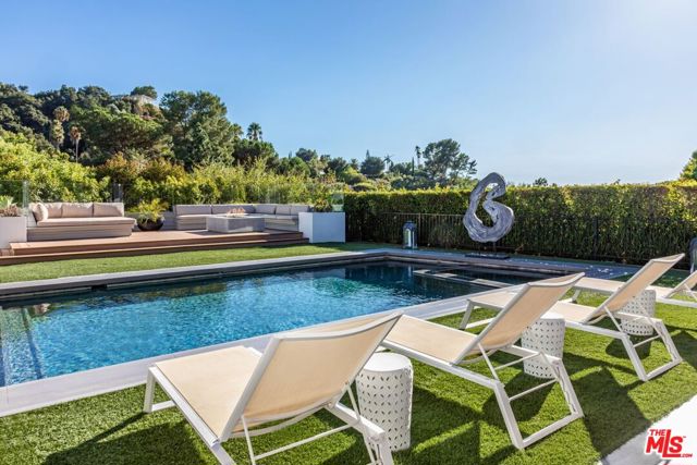 2002 LOMA VISTA Drive, Beverly Hills CA: https://media.crmls.org/mediaz/6f2fa53f-2296-41d0-95b9-94d6b475a1c1.jpg