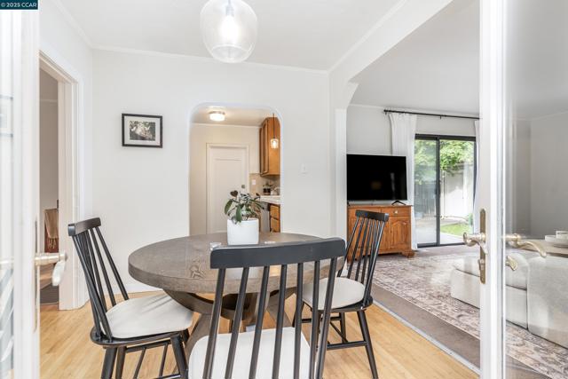 6 View St, Vallejo CA: https://media.crmls.org/mediaz/6f2fdb38-0cf1-47c4-a36c-b64b25cd0c0f.jpg