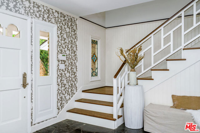 10155 Valley Spring Lane, Toluca Lake CA: https://media.crmls.org/mediaz/6f302072-a1dc-4b64-ab74-586719ee03eb.jpg