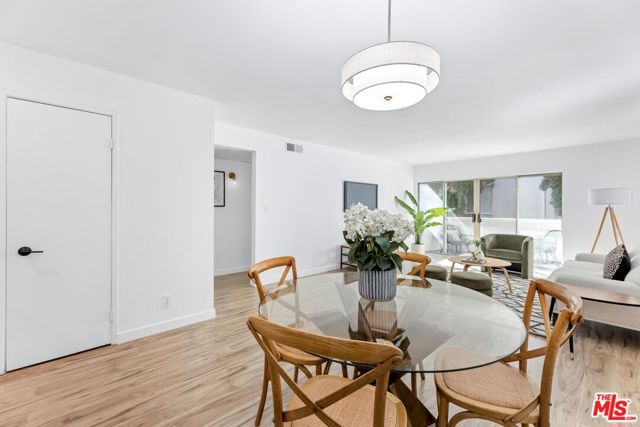 20134 Leadwell Street, Winnetka CA: https://media.crmls.org/mediaz/6f303304-f303-485f-9451-196703078d9b.jpg