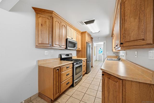 1915 Englewood Dr., Lemon Grove CA: https://media.crmls.org/mediaz/6f3069c2-ba32-4004-bef2-6674e9200b3b.jpg