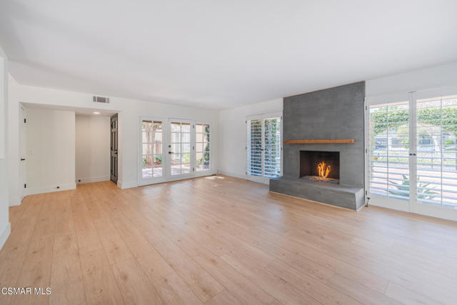 4524 Greengate Court, Westlake Village CA: https://media.crmls.org/mediaz/6f306f83-f184-4ab7-a0c6-e66a1cd8817d.jpg