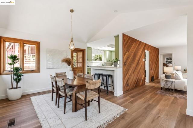 3176 Jordan Rd, Oakland CA: https://media.crmls.org/mediaz/6f317b6a-b755-4e48-b628-1fcd065490e7.jpg