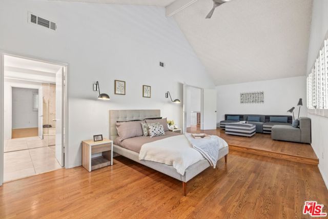 2801 Woodwardia Drive, Los Angeles CA: https://media.crmls.org/mediaz/6f31a4af-a116-476d-914f-4e94782bf1d0.jpg