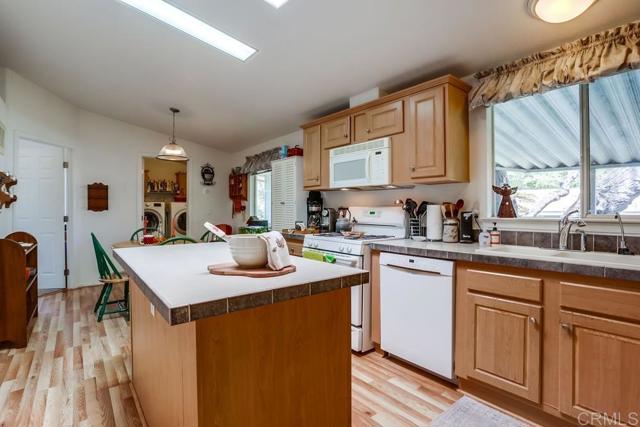 1750 W Citracado Parkway, Escondido CA: https://media.crmls.org/mediaz/6f31cc3a-c5e6-4775-86d0-13f8b574d493.jpg