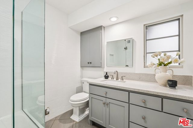 240 Oakhurst Lane, Arcadia CA: https://media.crmls.org/mediaz/6f31eb81-021a-44b6-8b8d-98600b321f33.jpg