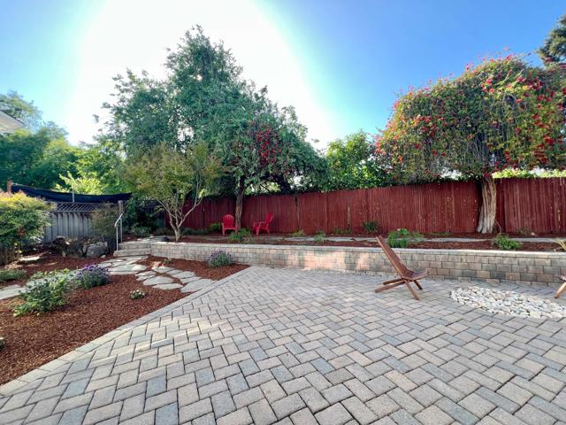665 Towle Way, Palo Alto CA: https://media.crmls.org/mediaz/6f320a12-e629-4cb9-a8d5-e5317e1ca31f.jpg