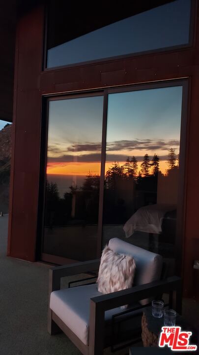 https://media.crmls.org/mediaz/6f327226-037d-430e-984f-e4576e71ef6d.jpg?preset=X-Large