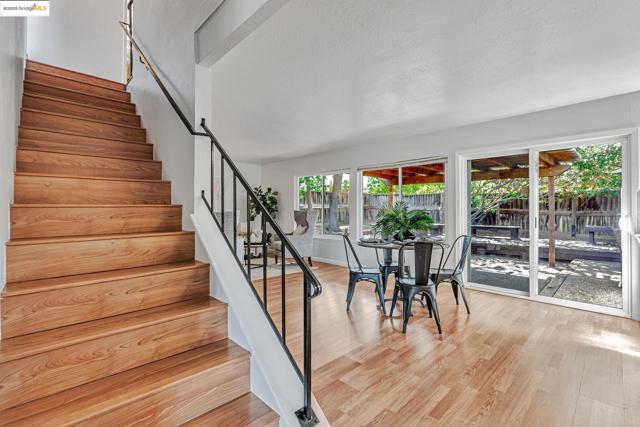 4414 Willow Glen Ct, Concord CA: https://media.crmls.org/mediaz/6f329ea8-6c31-454e-818a-41361ce90d84.jpg