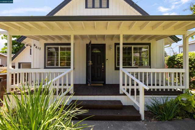 6417 Sunnymere Ave, Oakland CA: https://media.crmls.org/mediaz/6f33440a-6fc3-4db4-bb11-4192cf4013f3.jpg