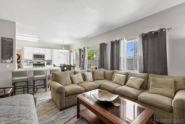 4425 Arbor Cove Cir, Oceanside CA: https://media.crmls.org/mediaz/6f335e14-287e-41a1-bec7-a07ef8d3dc33.jpg