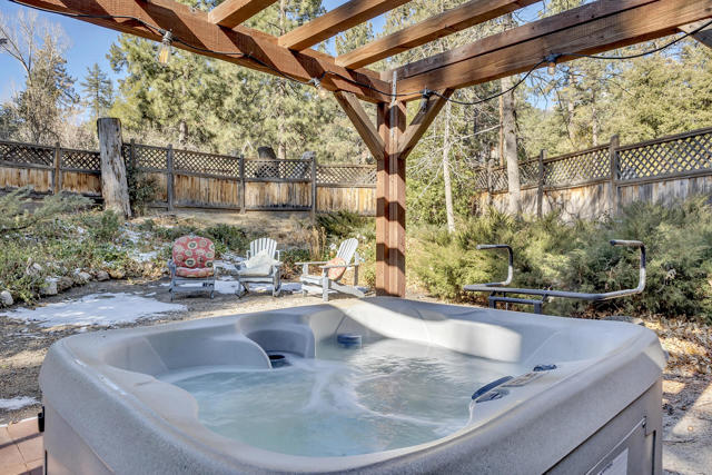 25585 Alderwood St Street, Idyllwild CA: https://media.crmls.org/mediaz/6f336214-20a9-41c7-b421-d918618eadf7.jpg