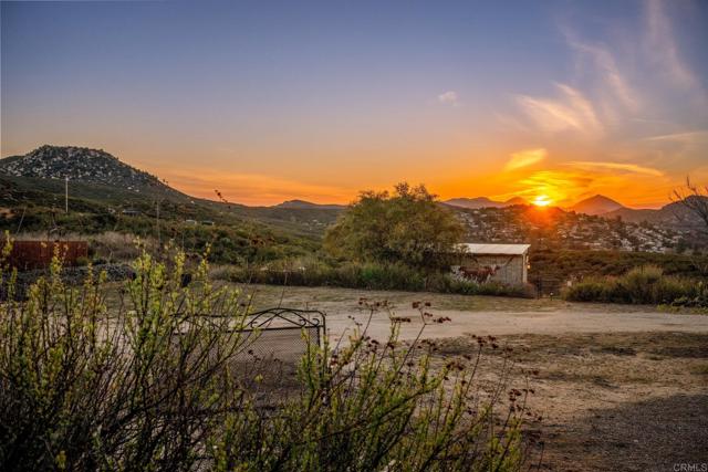 15636 Sage Hill Drive, Ramona CA: https://media.crmls.org/mediaz/6f342a7a-106d-478d-977b-fcbffa23d397.jpg