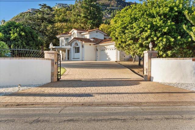 Detail Gallery Image 2 of 34 For 4546 Conrad Dr, La Mesa,  CA 91941 - 4 Beds | 3 Baths