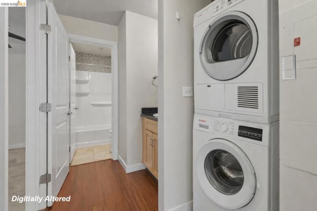 6400 Christie Ave, Emeryville CA: https://media.crmls.org/mediaz/6f34cb15-5427-4ac7-9dec-578fa4acc783.jpg