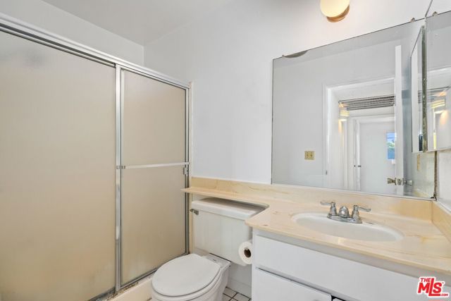 1021 North Crescent Heights Boulevard, 205 photo 4