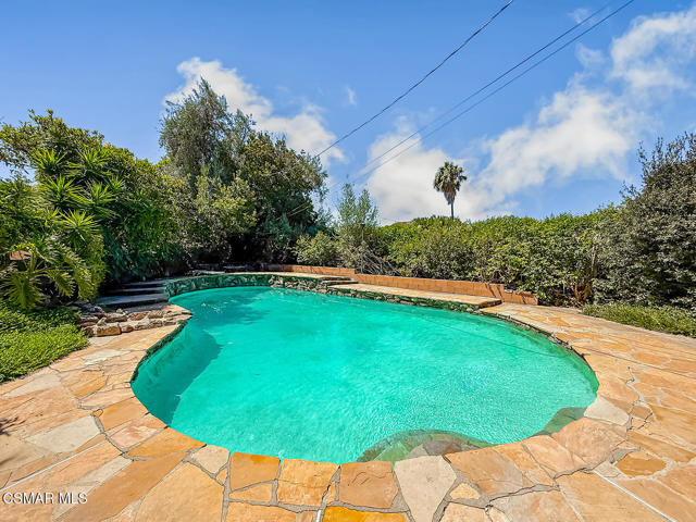 136 Erten Street, Thousand Oaks CA: https://media.crmls.org/mediaz/6f353405-b891-4c32-b718-d61b3436f551.jpg