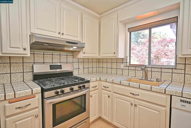 2156 MONTEREY AVENUE, Martinez CA: https://media.crmls.org/mediaz/6f35773c-762b-4d47-a278-7187304d51eb.jpg