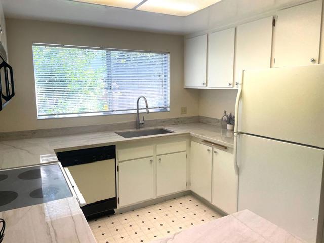 1350 Merrivale West Square, San Jose CA: https://media.crmls.org/mediaz/6f35c8a7-52f9-422f-95b6-29f90b46b519.jpg