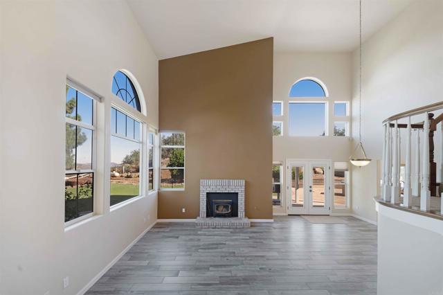 2173 Twisted Oak Ln Lane, Alpine CA: https://media.crmls.org/mediaz/6f35e49c-7c0a-41de-aefa-c0b54dc306da.jpg