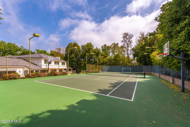 1211 Ridgecrest Place, Westlake Village CA: https://media.crmls.org/mediaz/6f35f7f3-7549-4be3-be79-a034a11625aa.jpg