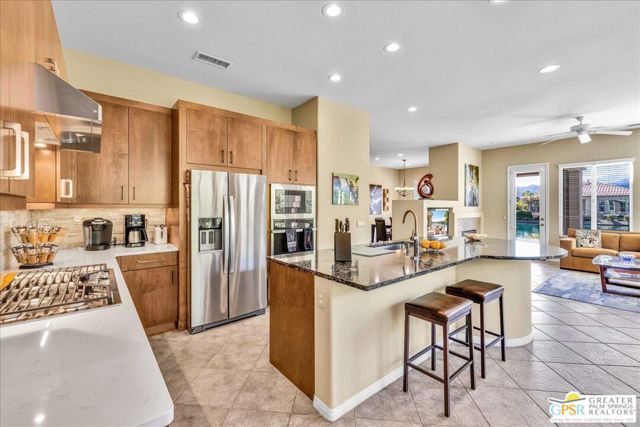 109 Shoreline Drive, Rancho Mirage CA: https://media.crmls.org/mediaz/6f35fa6a-c577-4dcf-8fe5-91e9801567db.jpg