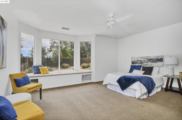 1212 landover, Brentwood CA: https://media.crmls.org/mediaz/6f36a722-0be7-42ac-9a58-d971d0f3a421.jpg