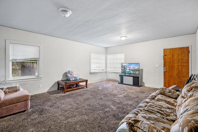 2464 Palmetto Street, Oakland CA: https://media.crmls.org/mediaz/6f36b699-2ec9-40b6-a86e-27a24ebd4bb8.jpg
