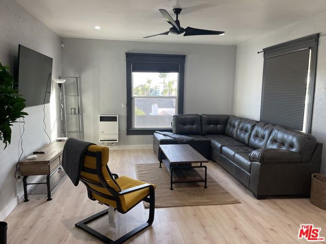 84 N Palm Street, Ventura CA: https://media.crmls.org/mediaz/6f37be70-500b-42f7-a65d-a2e491ab4f8b.jpg