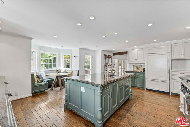 217 17th Street, Santa Monica CA: https://media.crmls.org/mediaz/6f37cfa1-2018-4695-a7c8-9ff3371ac8c8.jpg