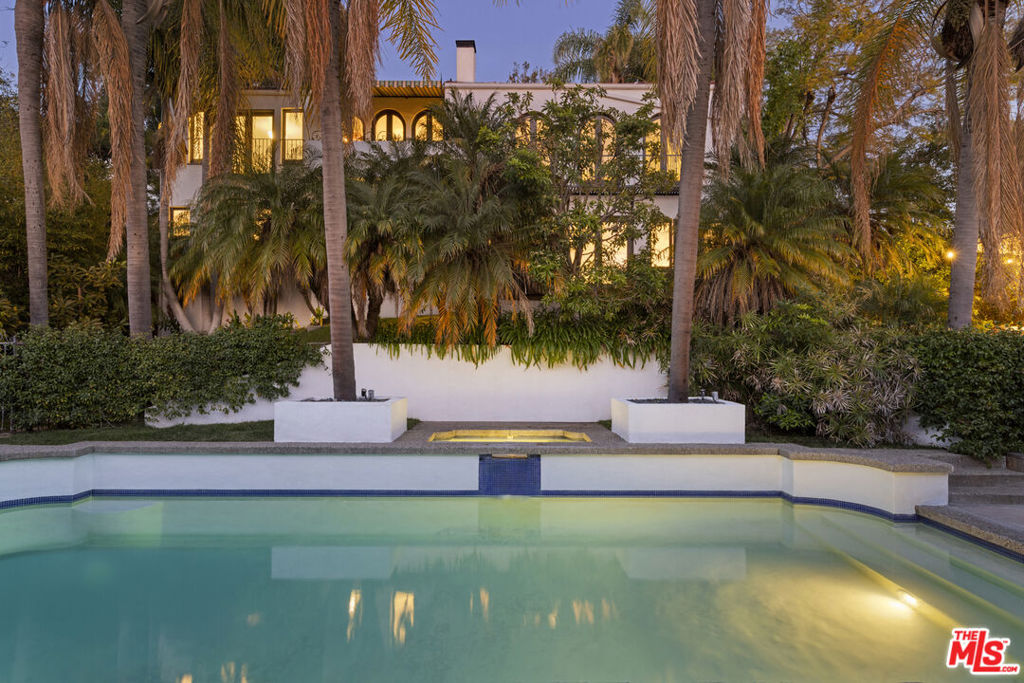 2481 Hollyridge Drive