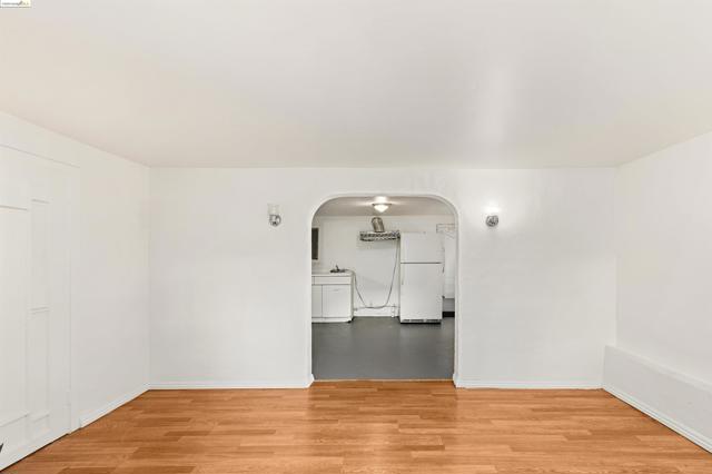 Image 26 of 42 For 2113 6th St  