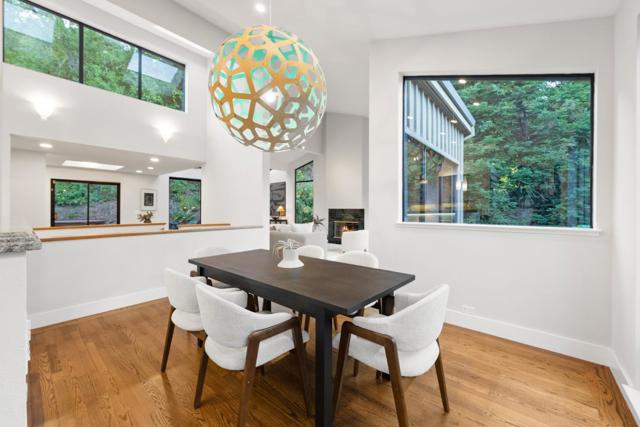 21 Valley Oak Street, Portola Valley CA: https://media.crmls.org/mediaz/6f381223-7db6-49cc-bbca-c5ab0071217f.jpg