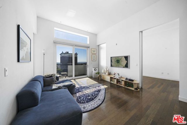 1234 Wilshire Boulevard, Los Angeles CA: https://media.crmls.org/mediaz/6f3862cf-d9ca-4a9b-a020-b9b4a21f5101.jpg