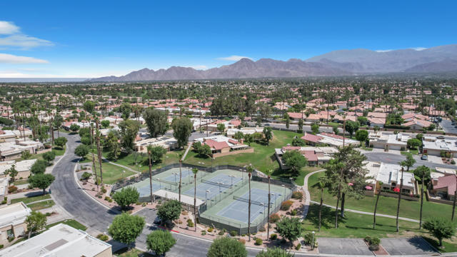 41515 Navarre Court, Palm Desert CA: https://media.crmls.org/mediaz/6f394220-febf-49ab-b73d-677038a07181.jpg